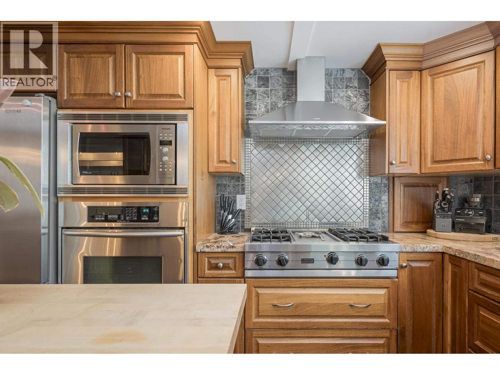 Photo 7 of 12350 Carlton Street, Maple Ridge BC