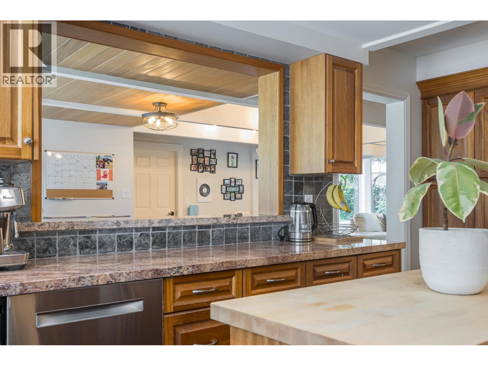 Photo 8 of 12350 Carlton Street, Maple Ridge BC
