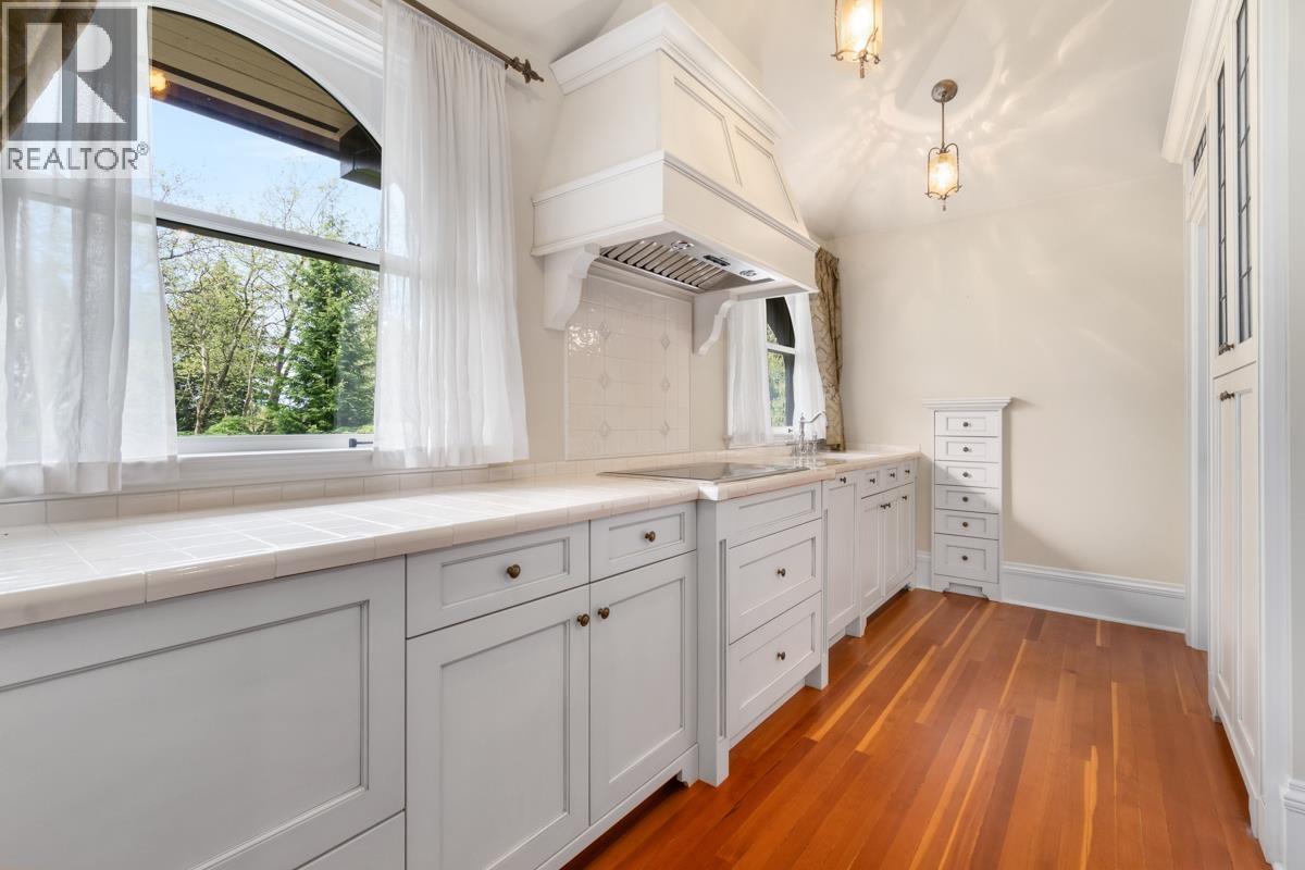 Photo 7 of 1 3838 Cypress Street, Vancouver BC