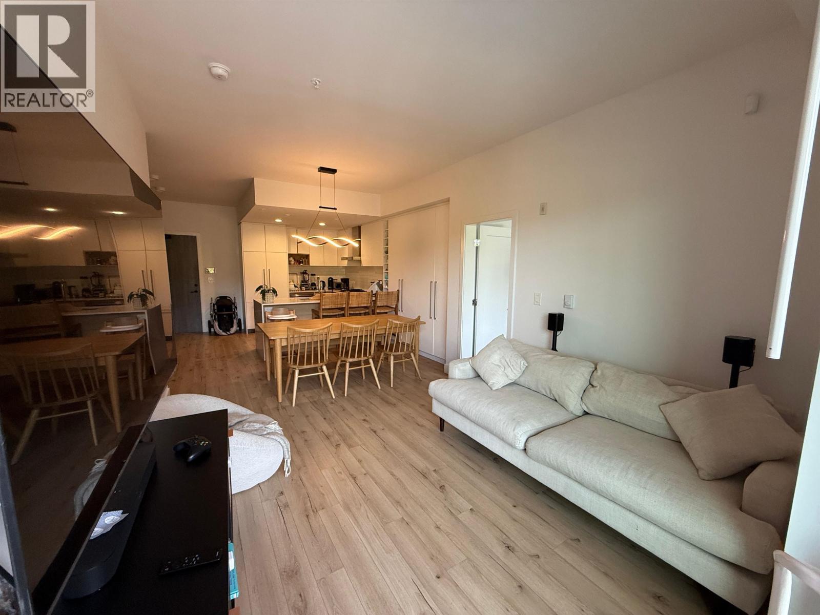 Photo 4 of 323 55 Klahanie Drive, Port Moody BC
