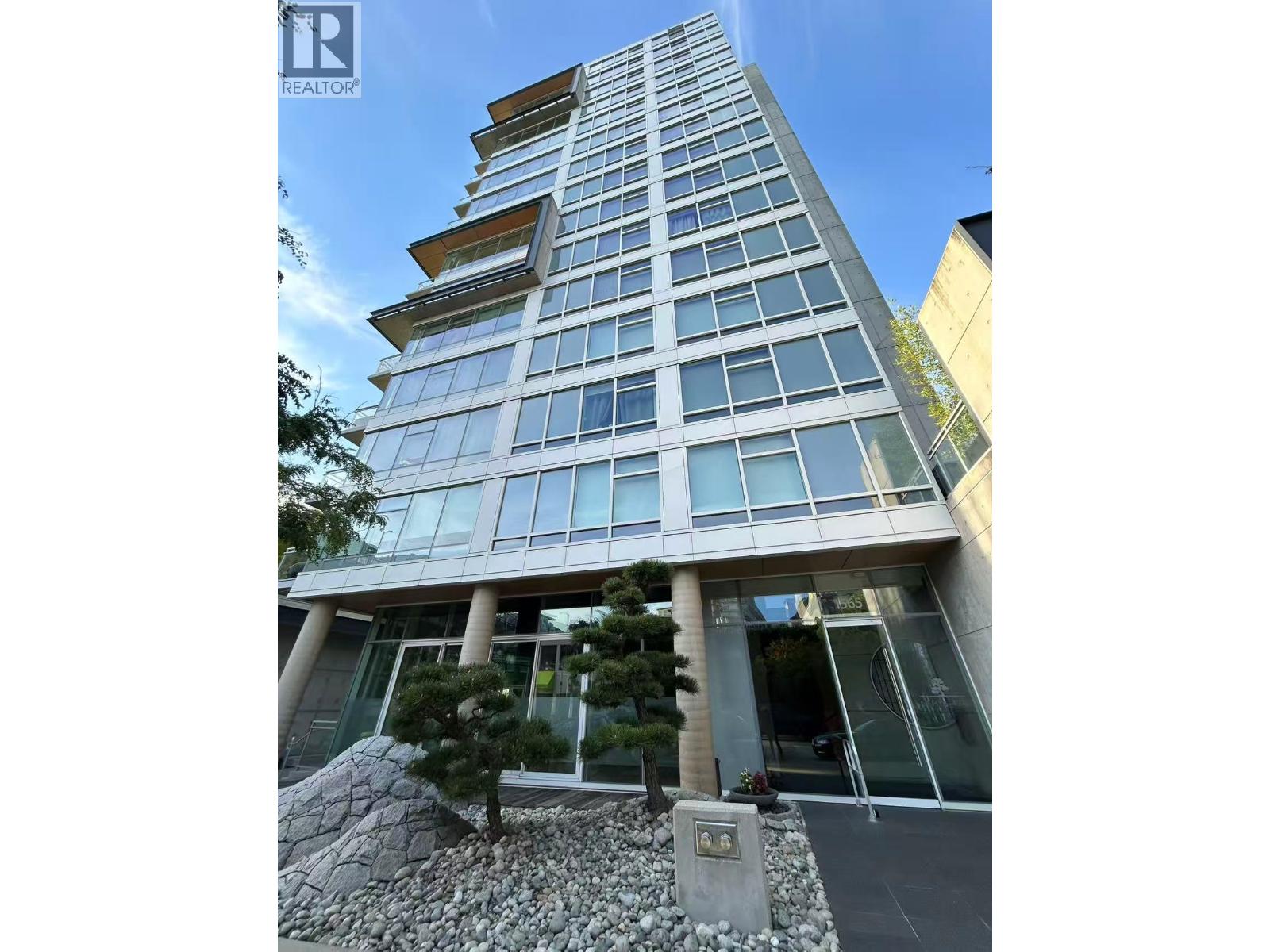 Photo 1 of 9 X 2 1565 W 6th Avenue, Vancouver BC