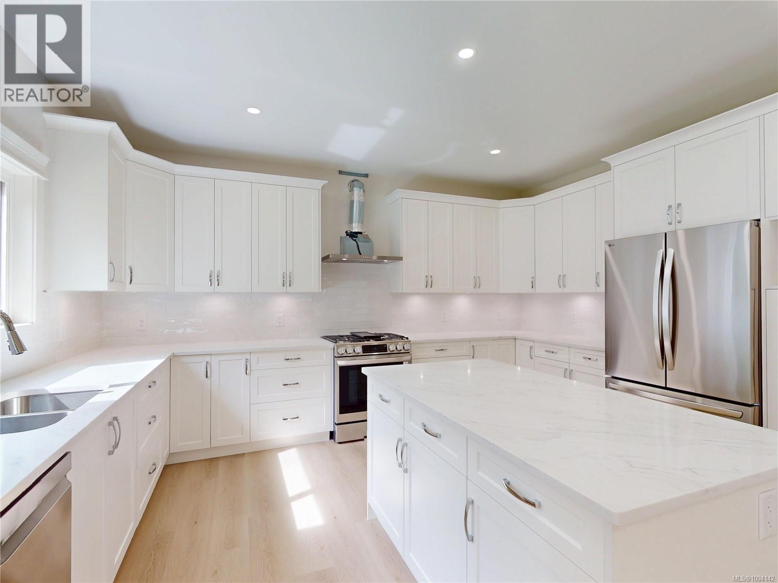 Photo 6 of 6923 Ridgecrest Rd, Sooke BC