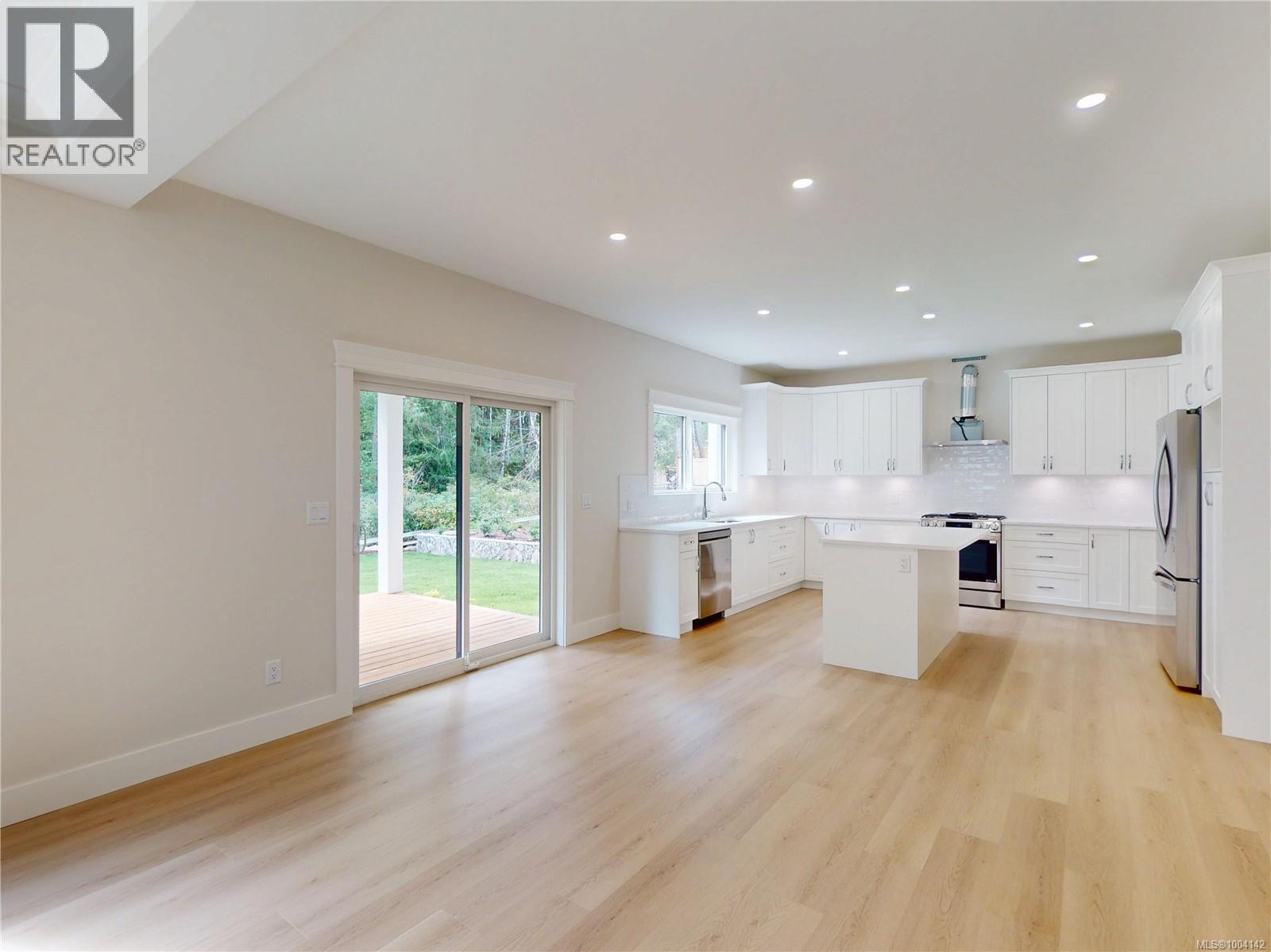 Photo 11 of 6923 Ridgecrest Rd, Sooke BC
