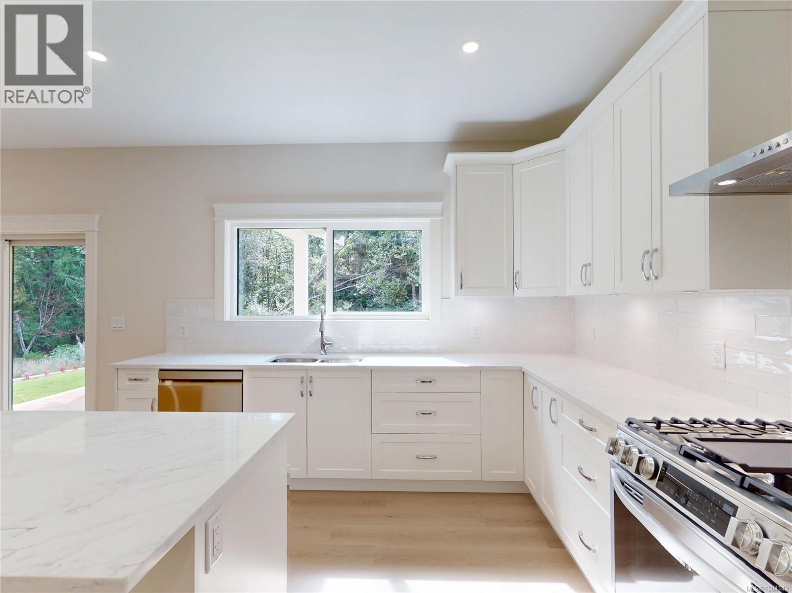 Photo 8 of 6923 Ridgecrest Rd, Sooke BC