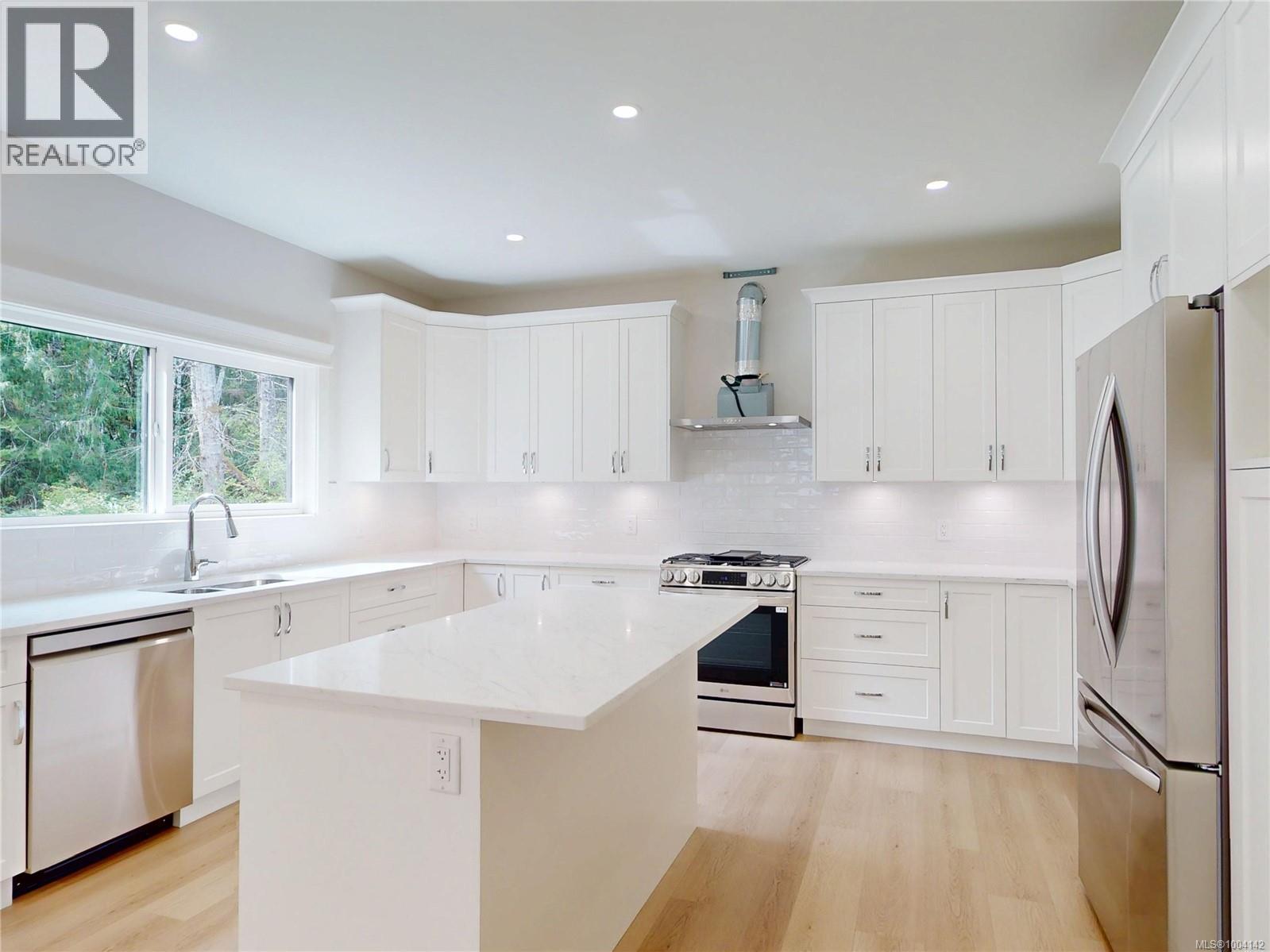 Photo 5 of 6923 Ridgecrest Rd, Sooke BC