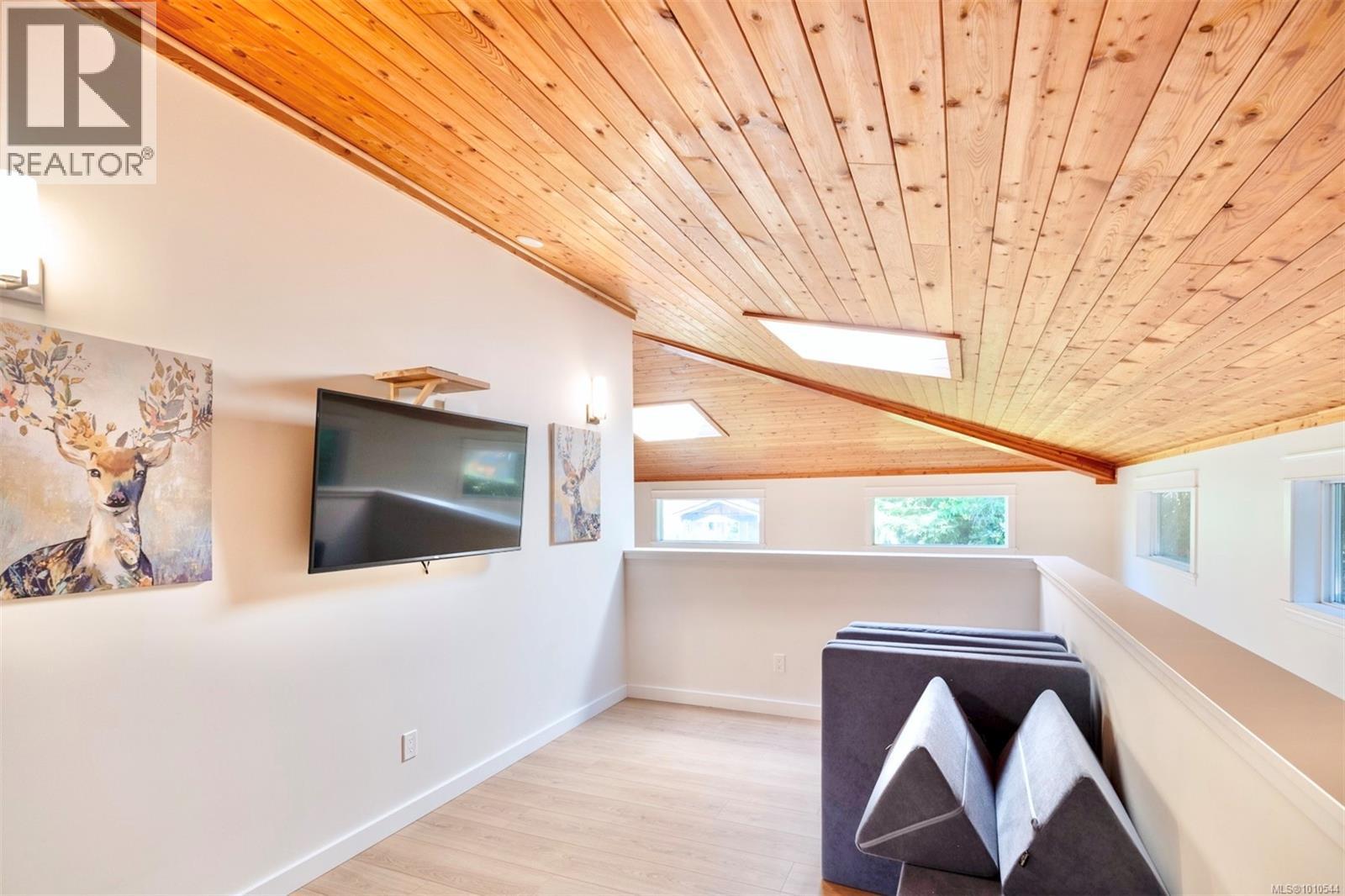 1316 Lynn Rd, Tofino