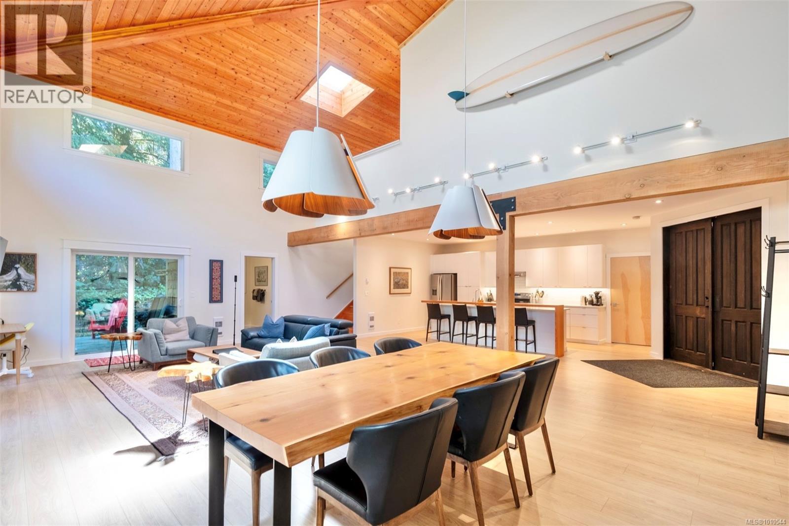 1316 Lynn Rd, Tofino