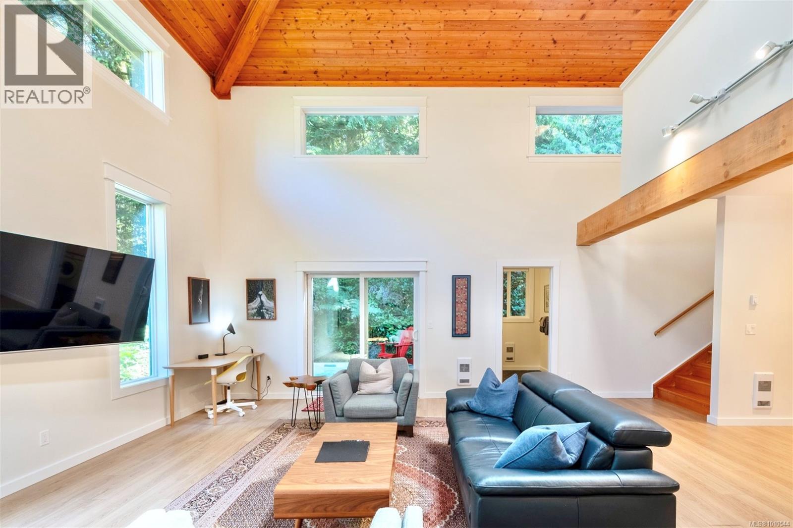 1316 Lynn Rd, Tofino