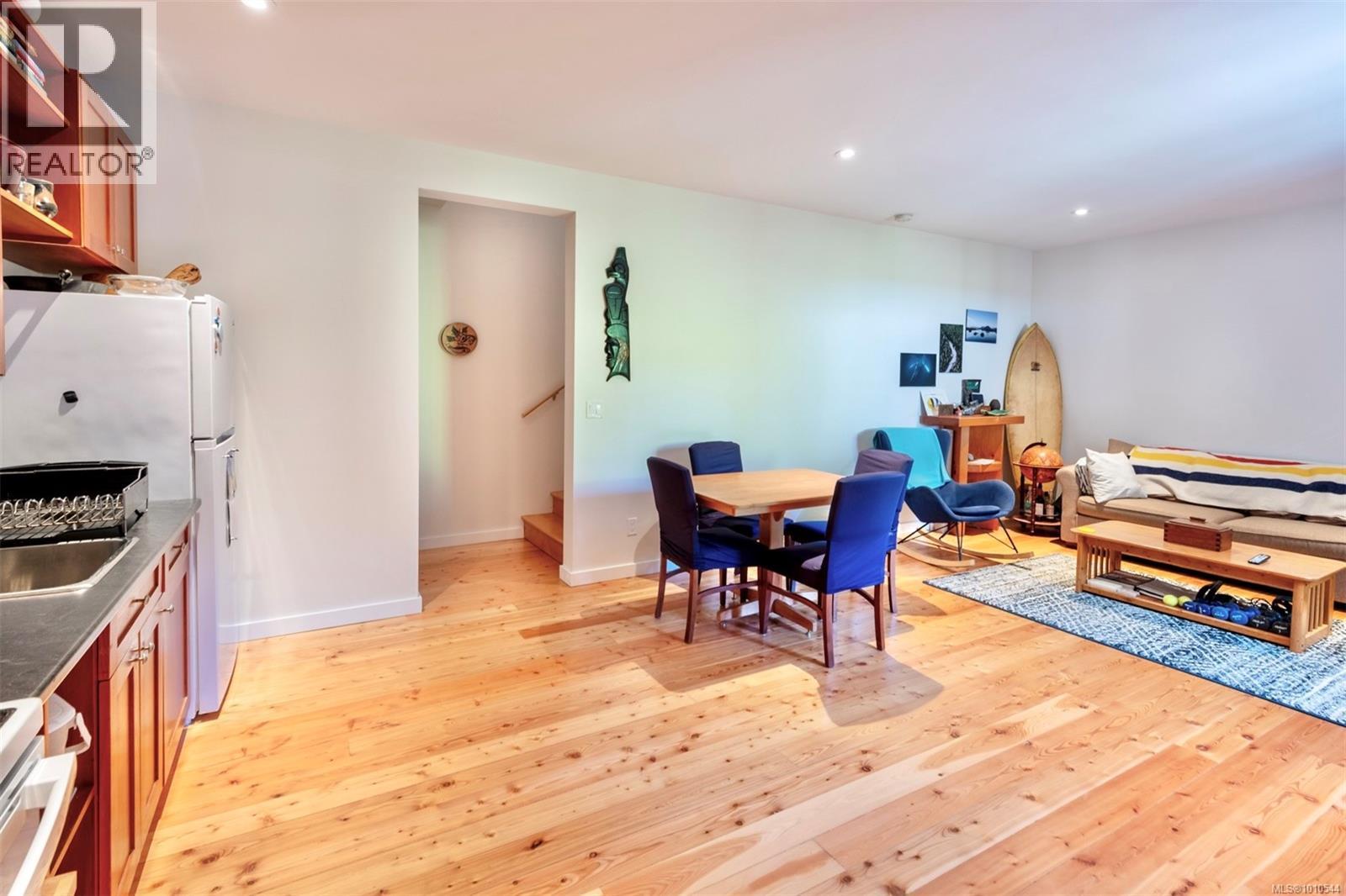 1316 Lynn Rd, Tofino