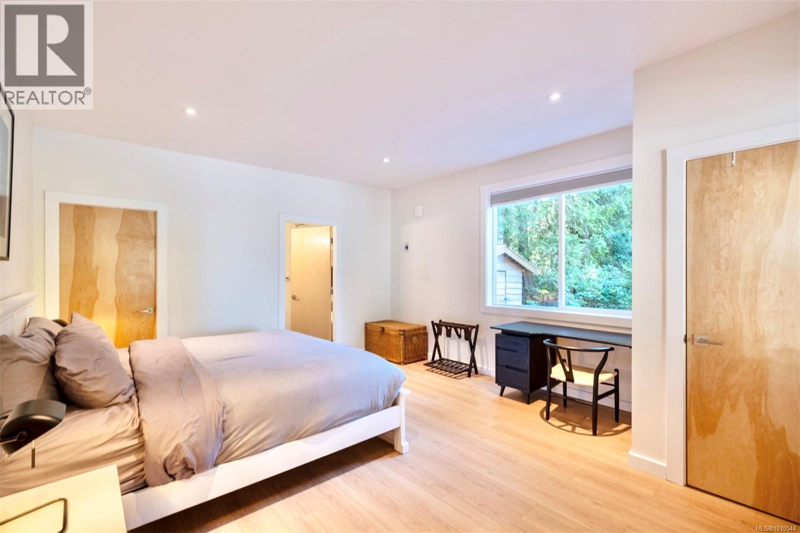1316 Lynn Rd, Tofino
