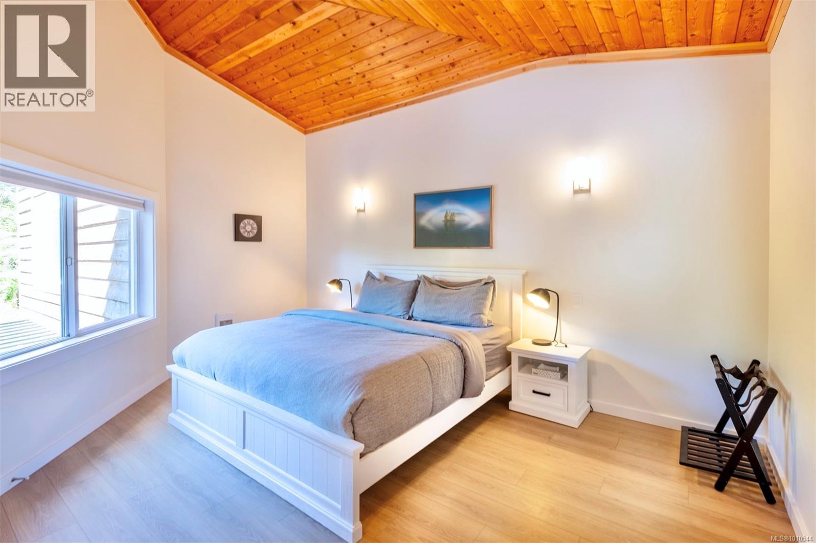 1316 Lynn Rd, Tofino