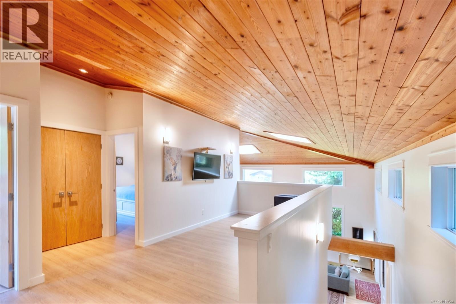 1316 Lynn Rd, Tofino