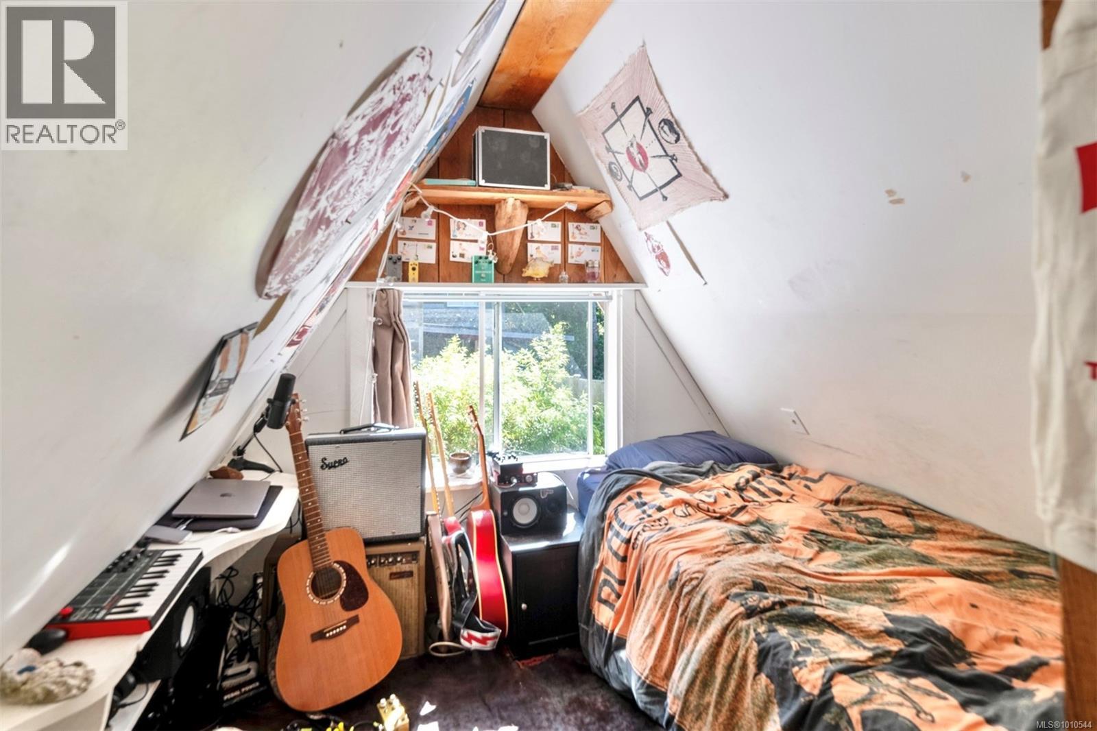 1316 Lynn Rd, Tofino