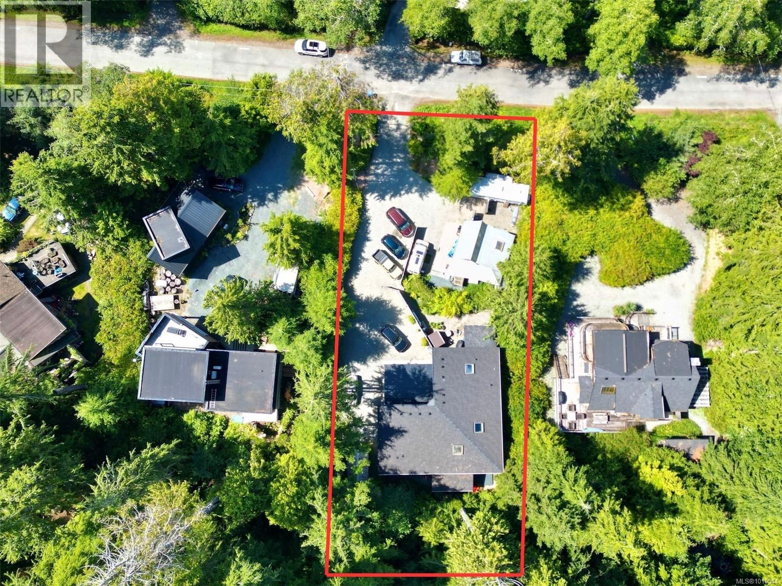 1316 Lynn Rd, Tofino