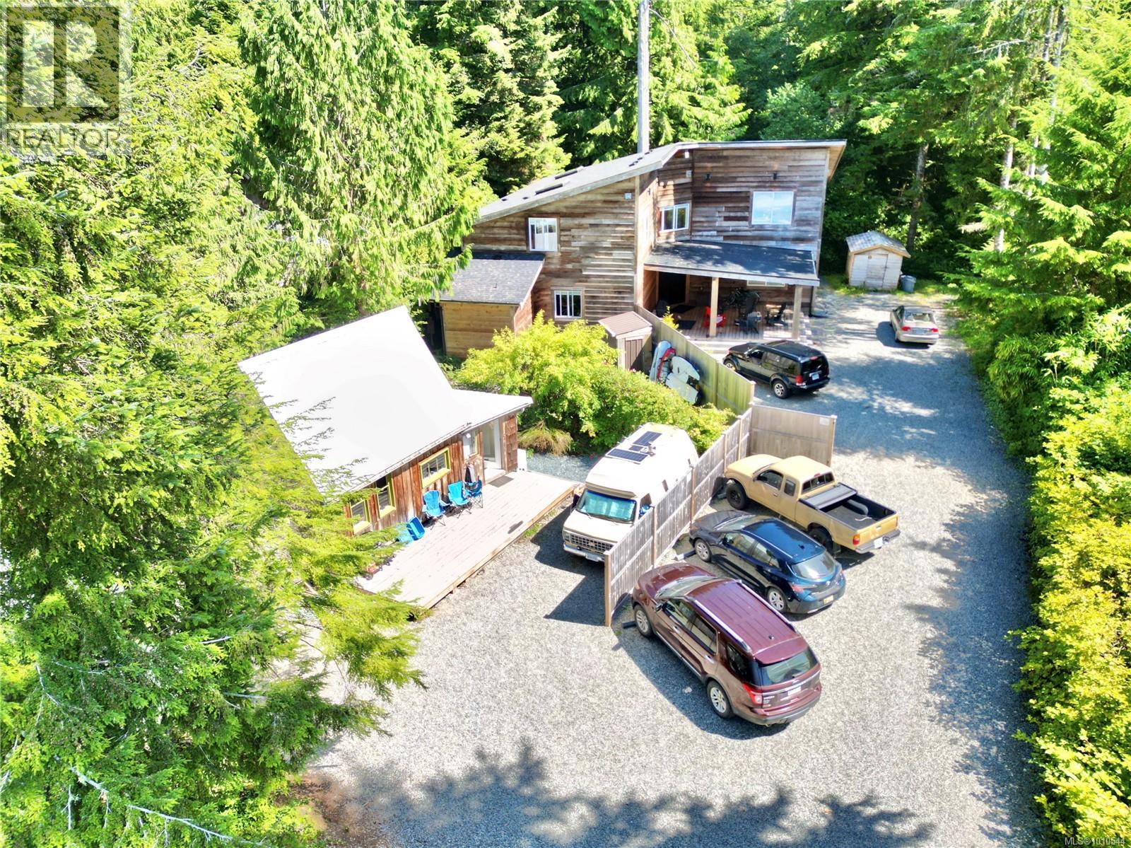 1316 Lynn Rd, Tofino