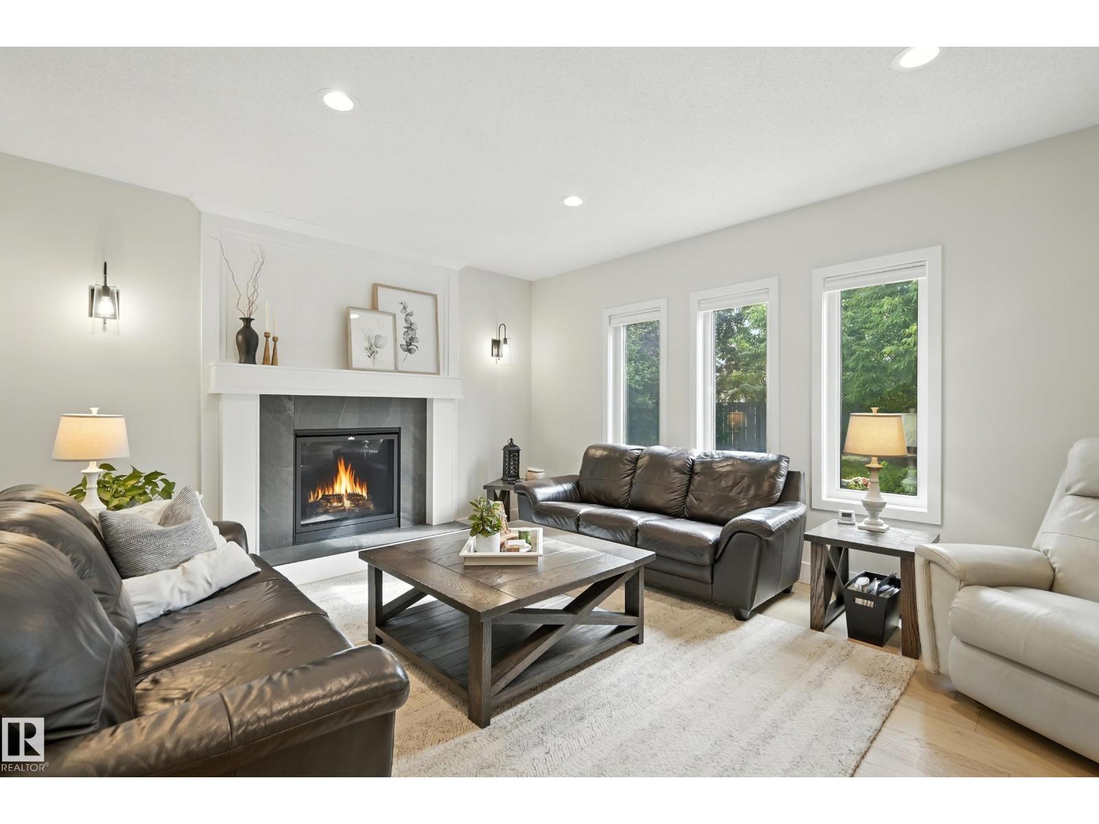 Photo 10 of 3634 31 A St Nw, Edmonton AB