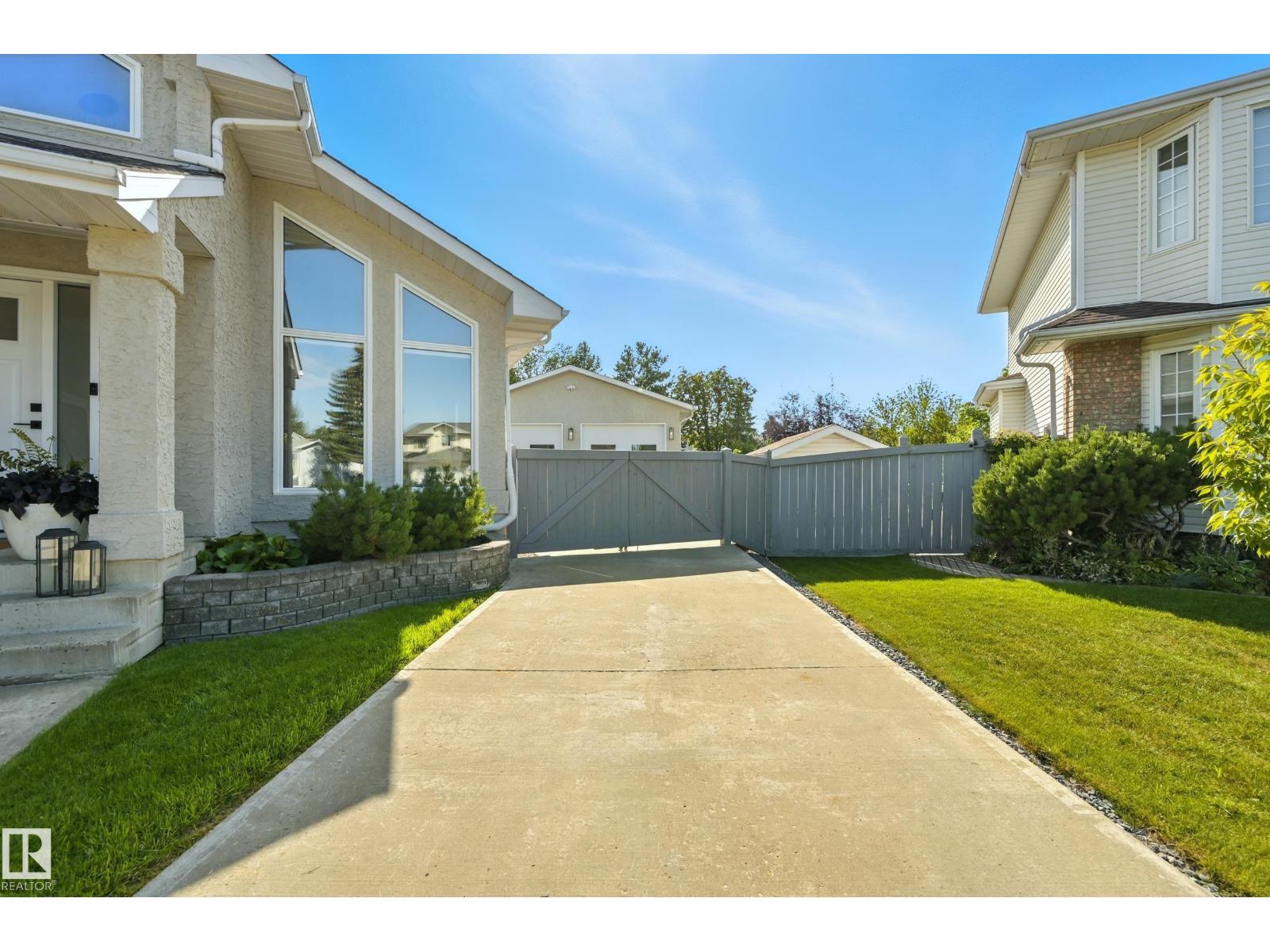 Photo 20 of 3634 31 A St Nw, Edmonton AB