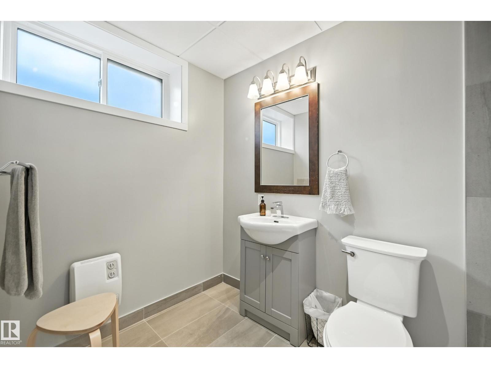Photo 8 of 3634 31 A St Nw, Edmonton AB