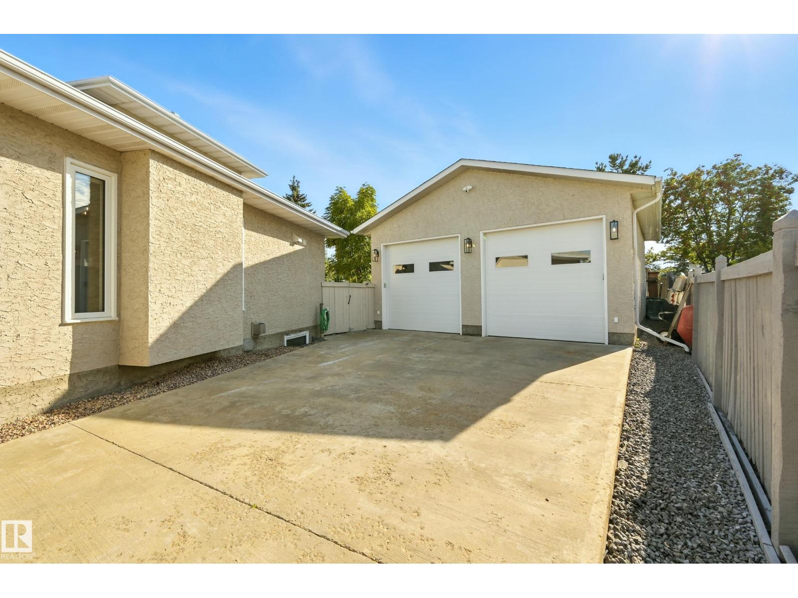 Photo 32 of 3634 31 A St Nw, Edmonton AB