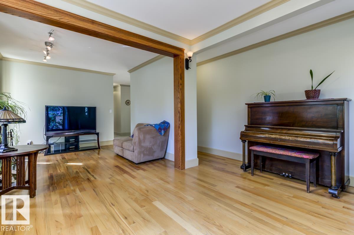 Photo 28 of 9523 101 St Nw, Edmonton AB