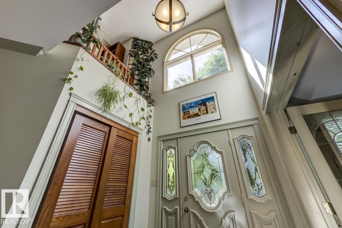 Photo 10 of 9523 101 St Nw, Edmonton AB