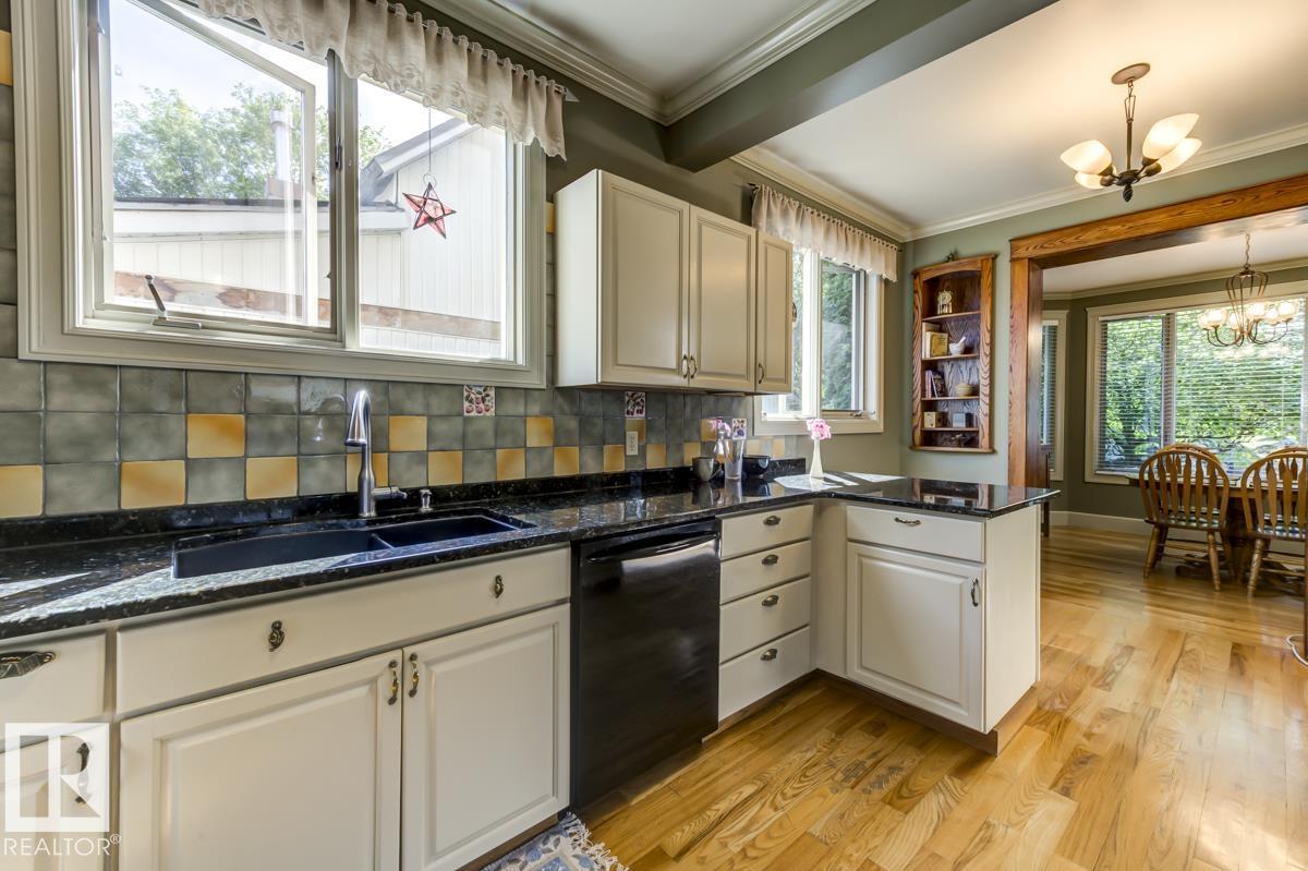 Photo 22 of 9523 101 St Nw, Edmonton AB