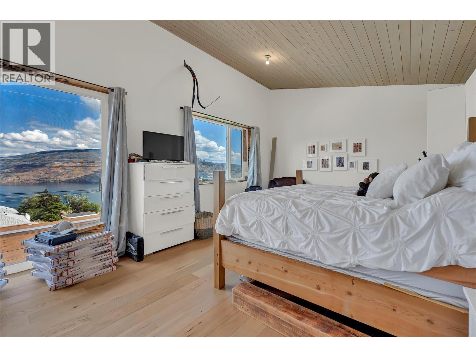  6074 Jackson Crescent, Peachland