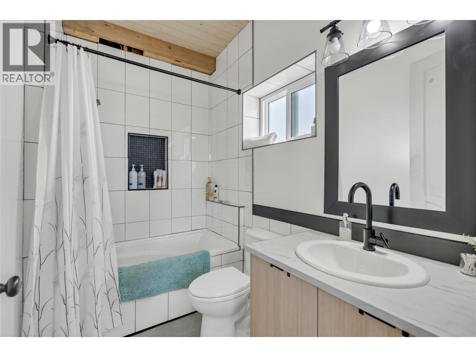  6074 Jackson Crescent, Peachland