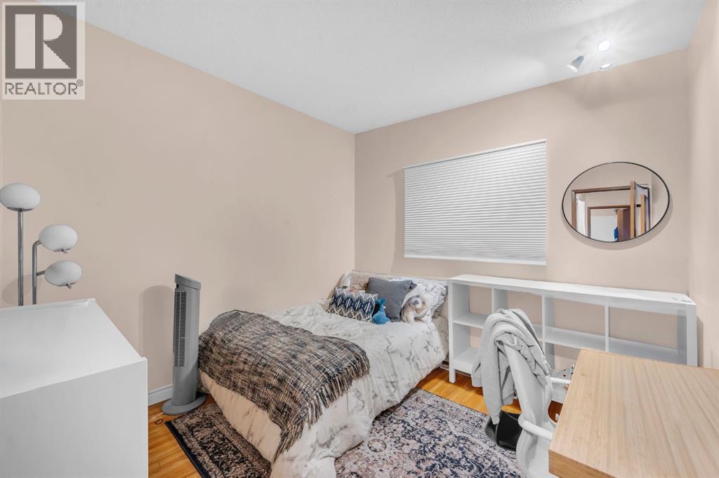 Multi-family House Bi-level for Sale in  Vance Place NW Varsity Calgary 