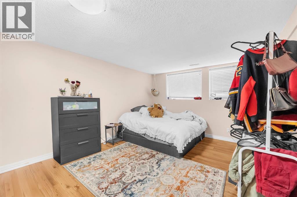 Multi-family House Bi-level for Sale in  Vance Place NW Varsity Calgary 