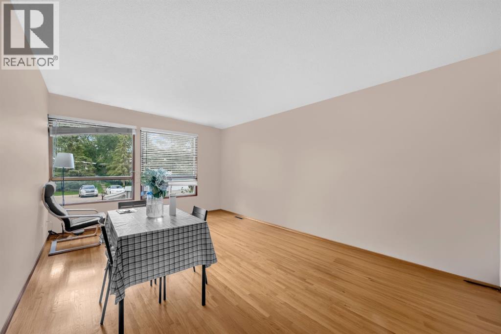 Multi-family House Bi-level for Sale in  Vance Place NW Varsity Calgary 