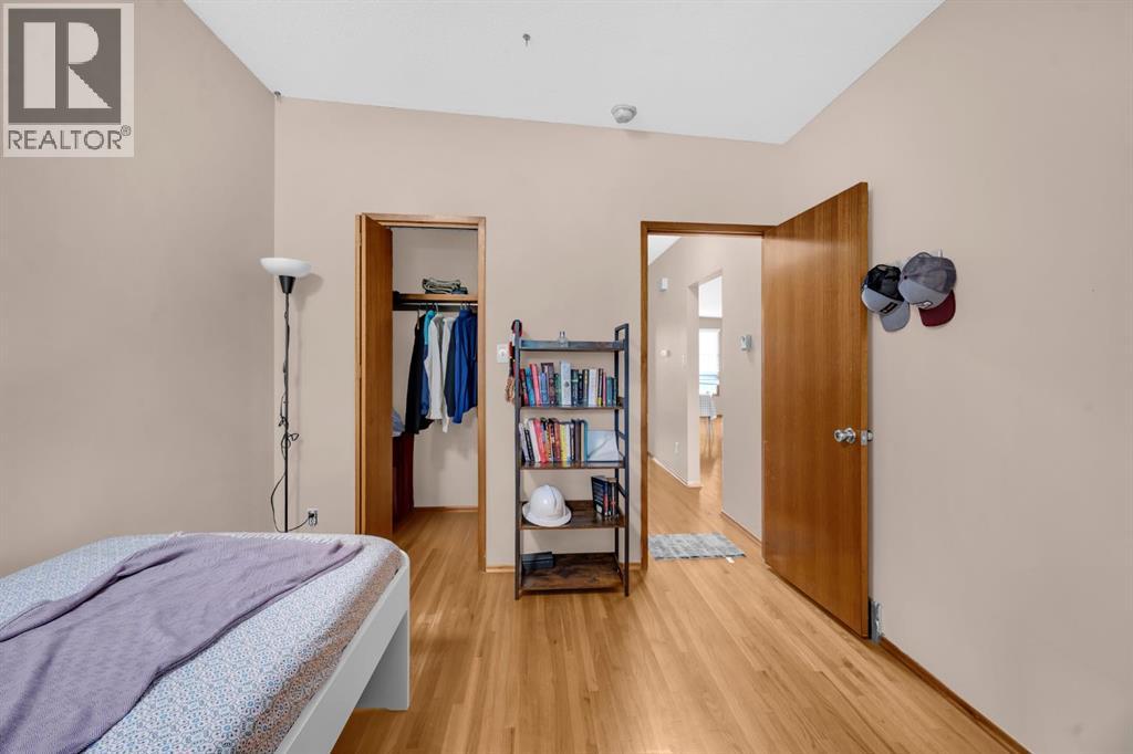 Multi-family House Bi-level for Sale in  Vance Place NW Varsity Calgary 