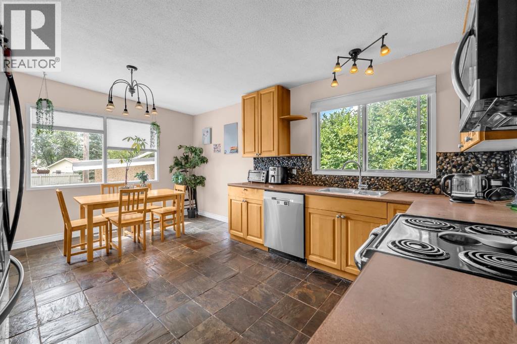 Multi-family House Bi-level for Sale in  Vance Place NW Varsity Calgary 