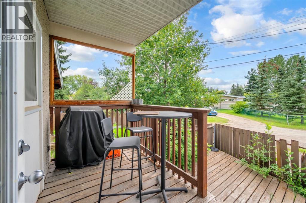 Multi-family House Bi-level for Sale in  Vance Place NW Varsity Calgary 