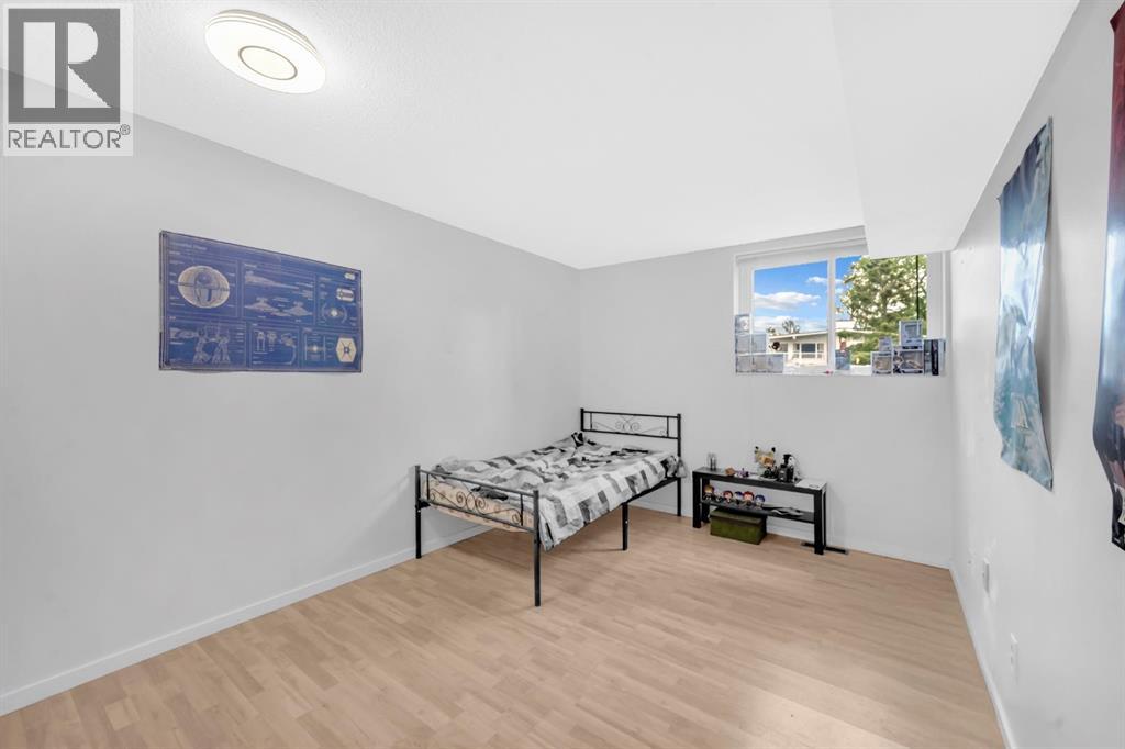 Multi-family House Bi-level for Sale in  Vance Place NW Varsity Calgary 
