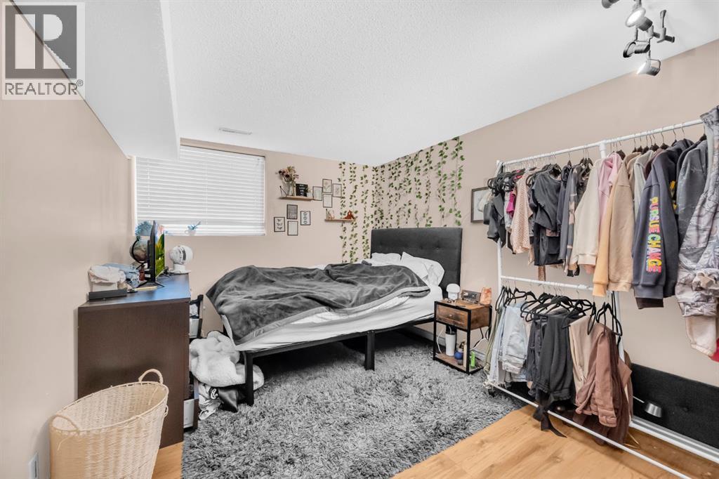 Multi-family House Bi-level for Sale in  Vance Place NW Varsity Calgary 