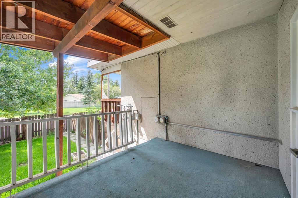 Multi-family House Bi-level for Sale in  Vance Place NW Varsity Calgary 
