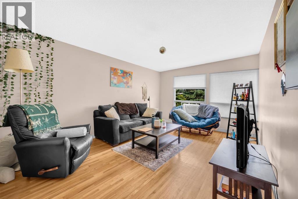 Multi-family House Bi-level for Sale in  Vance Place NW Varsity Calgary 