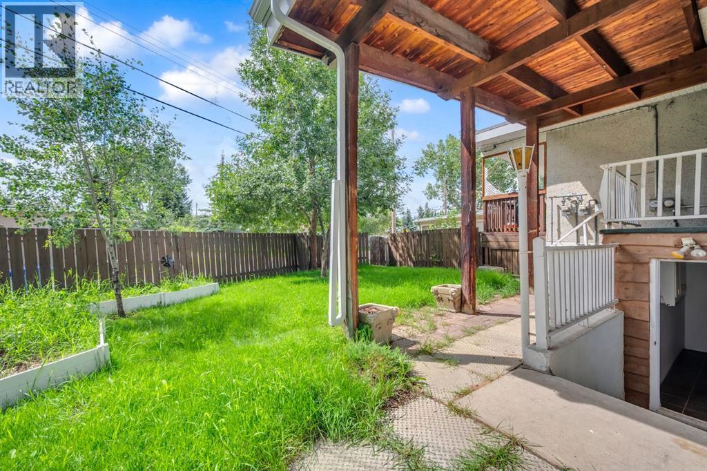 Multi-family House Bi-level for Sale in  Vance Place NW Varsity Calgary 