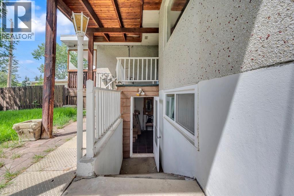 Multi-family House Bi-level for Sale in  Vance Place NW Varsity Calgary 
