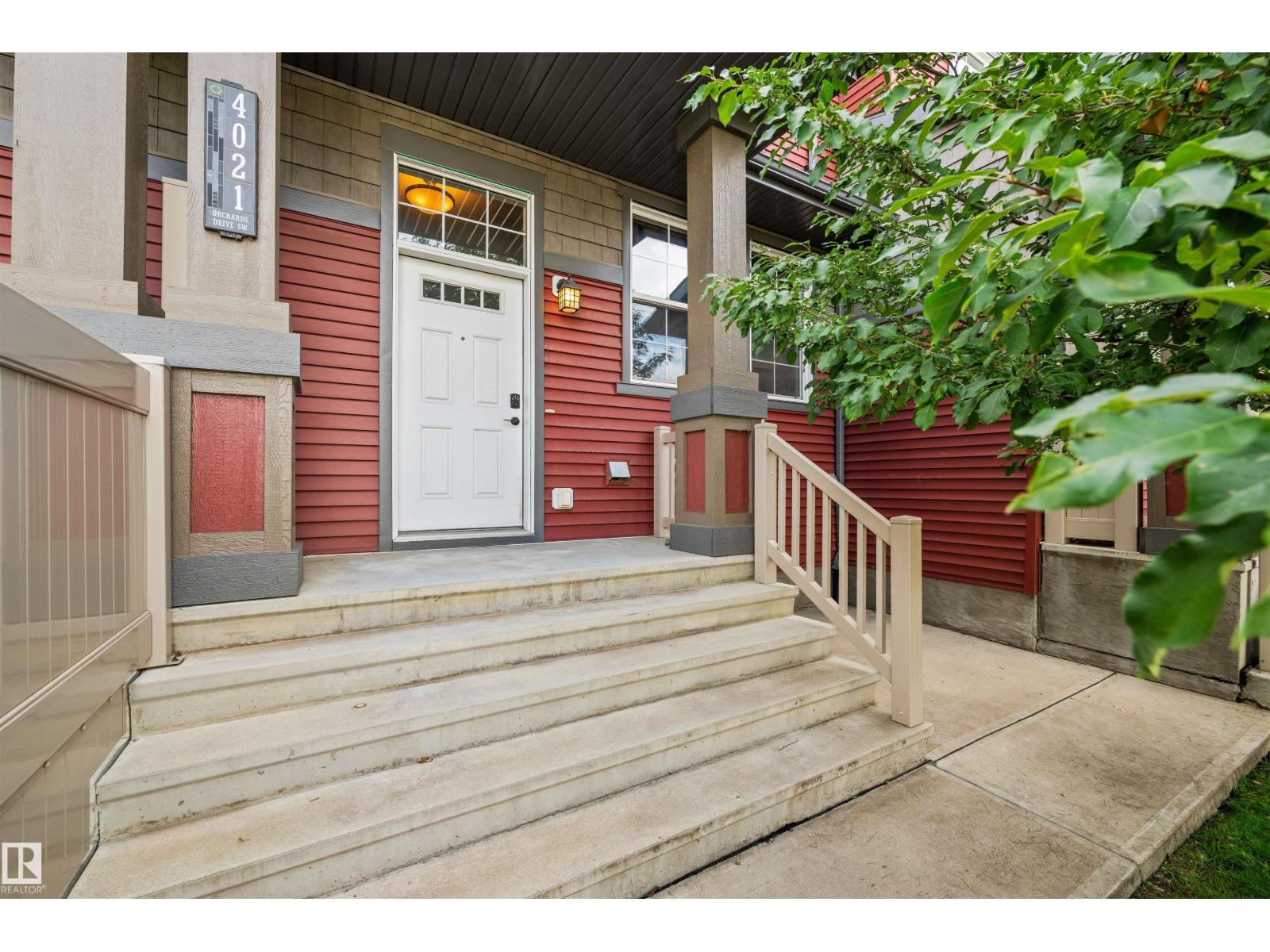 Photo 12 of 4021 Orchards Dr Sw, Edmonton AB
