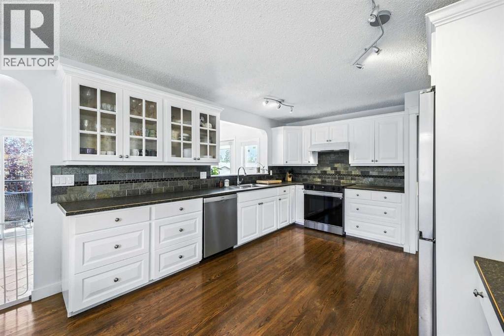 Single Family House 3 Level for Sale in  Huntford Green NE Huntington Hills Calgary 