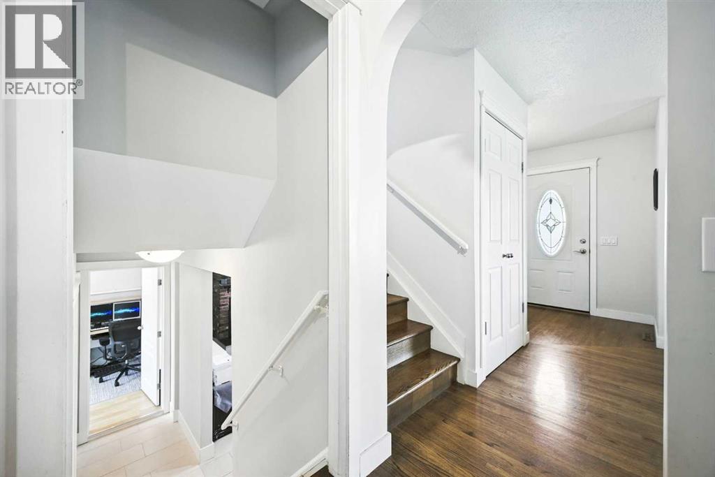 Single Family House 3 Level for Sale in  Huntford Green NE Huntington Hills Calgary 