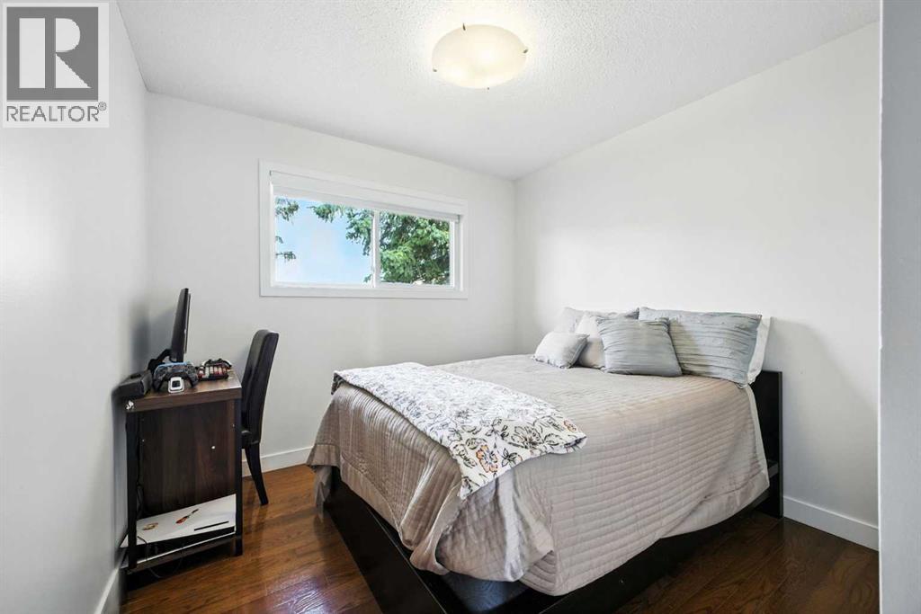 Single Family House 3 Level for Sale in  Huntford Green NE Huntington Hills Calgary 