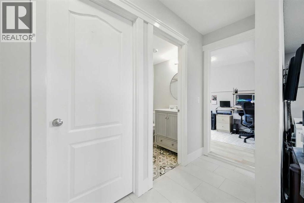 Single Family House 3 Level for Sale in  Huntford Green NE Huntington Hills Calgary 