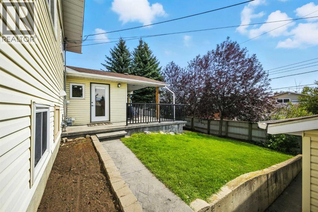 Single Family House 3 Level for Sale in  Huntford Green NE Huntington Hills Calgary 