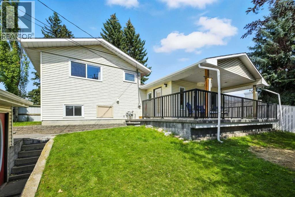 Single Family House 3 Level for Sale in  Huntford Green NE Huntington Hills Calgary 