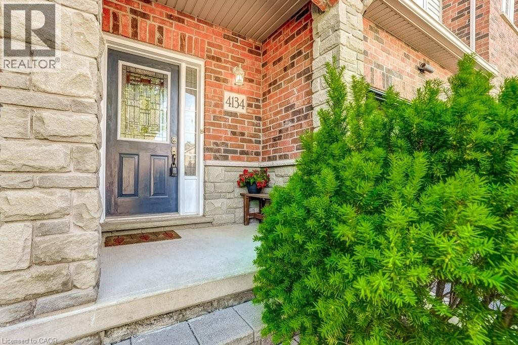 Photo 3 of 4134 Medland Drive, Burlington ON