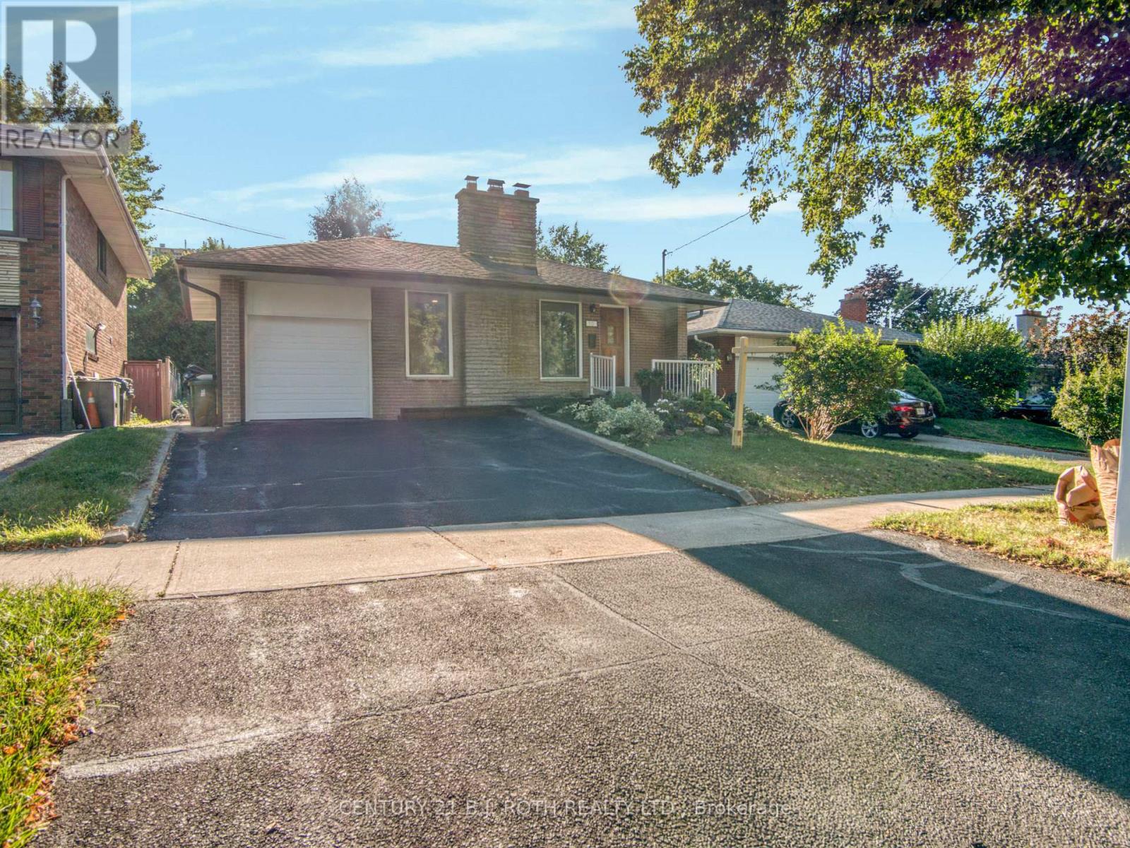 Photo 36 of 10 Bloorlea Crescent, Toronto ON