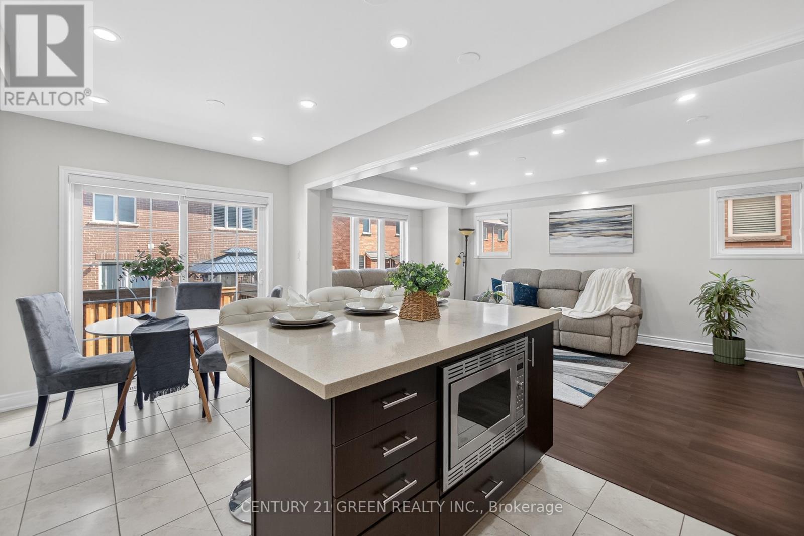 Photo 21 of 118 Bond Head Court, Milton ON